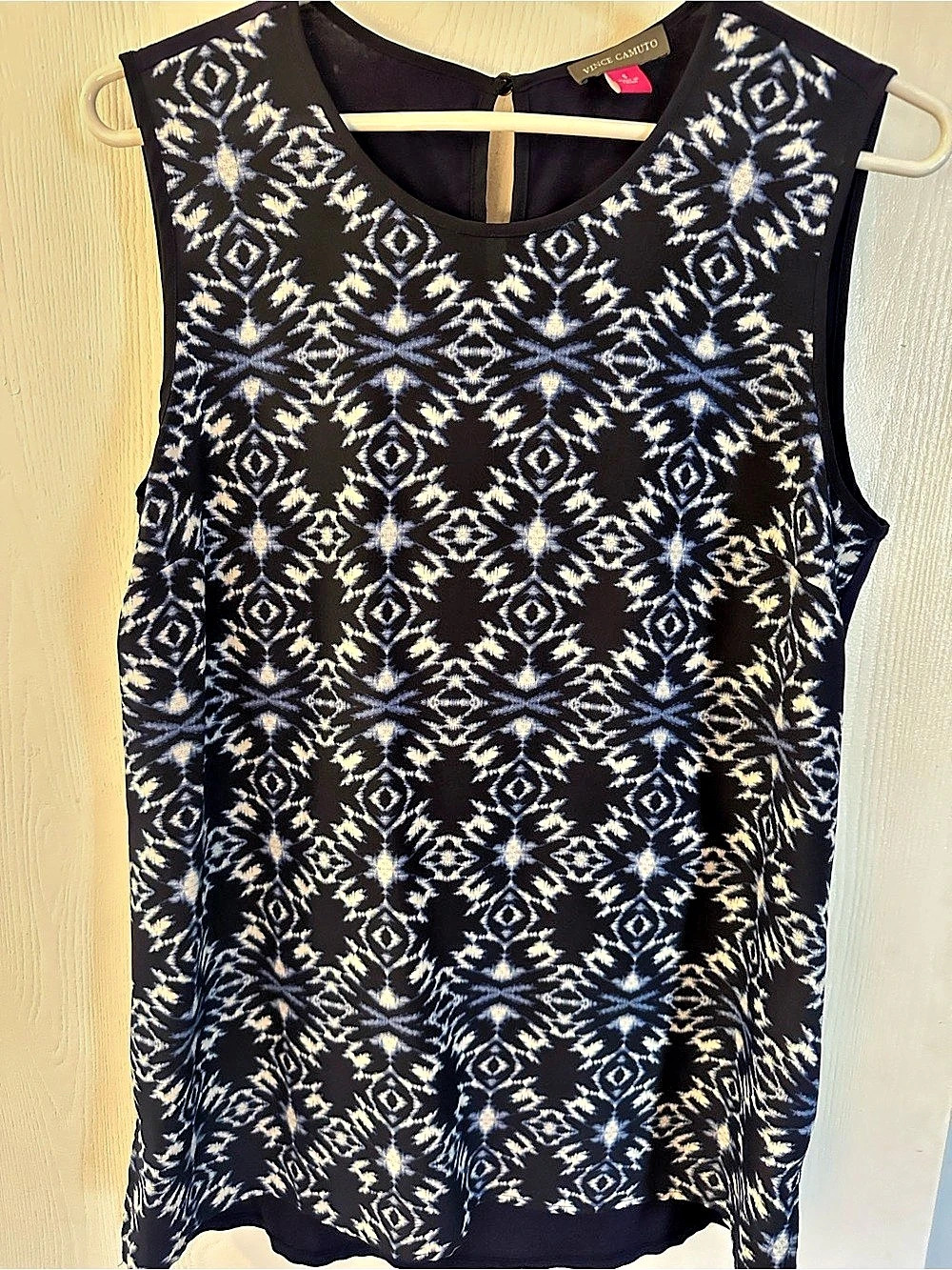 Vince Camuto Geometric Sleeveless Blouse in Navy & White Size Small Good
